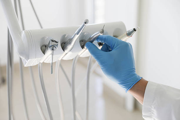 Professional Emergency Dentist technician working in Brunswick, OH